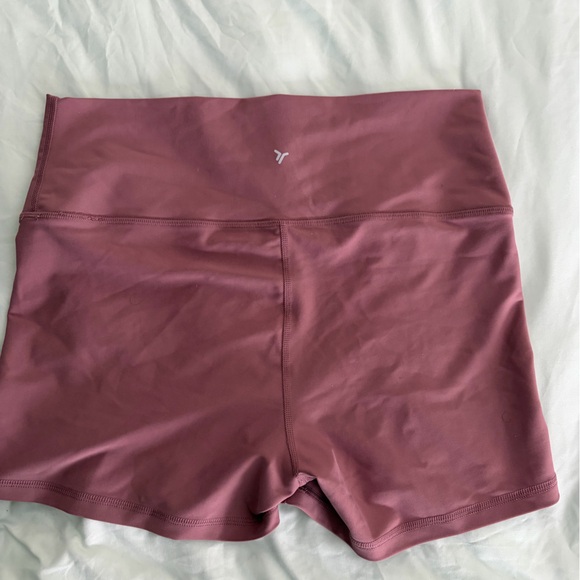 Old Navy Highrise Activewear shorts - Picture 2 of 3